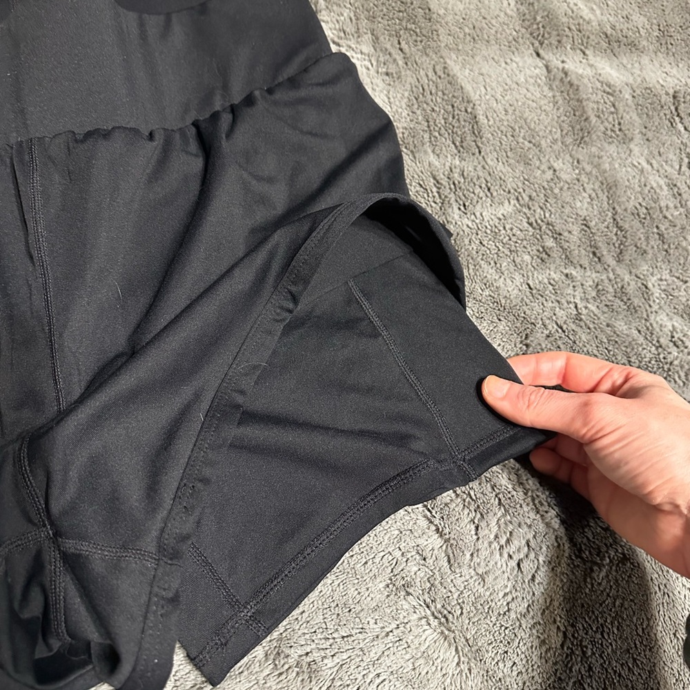 Fabletics Active Short Size Medium Color Black - image 2